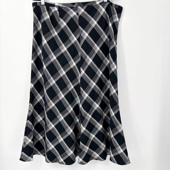 Lane Bryant Plaid A-Line Skirt Plus Black White Ruffle Hem Below Knee, Size 16 - Picture 1 of 6